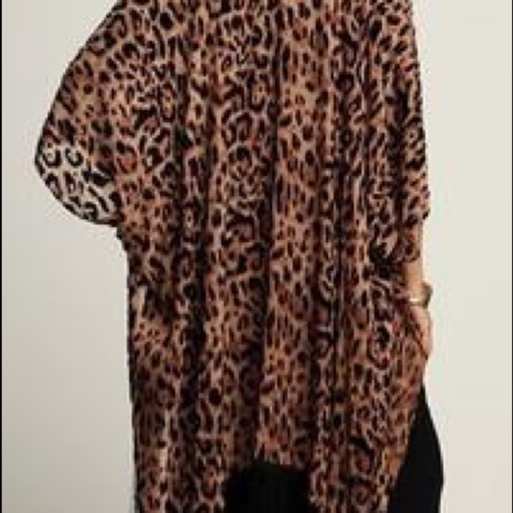 🐆2/19 Host Pick🐆 Luxurious Leopard Print Kimono - 🐆Last one🐆 - Picture 3 of 4
